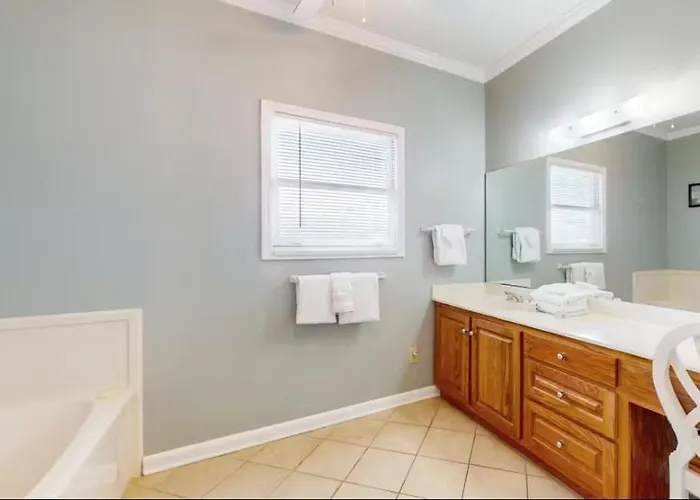 Rally Point - 5 Bedroom - Sleeps 18 - Gulf Front - West - Prickett Holiday home *
